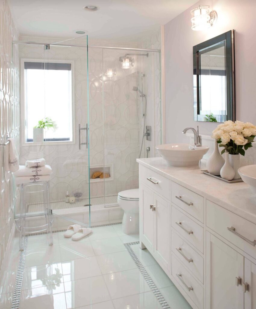 White Beautiful Bathroom Design and fitting